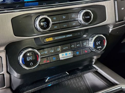 Used 2022 Ford F250 Platinum w/ FX4 Off-Road Package image 16