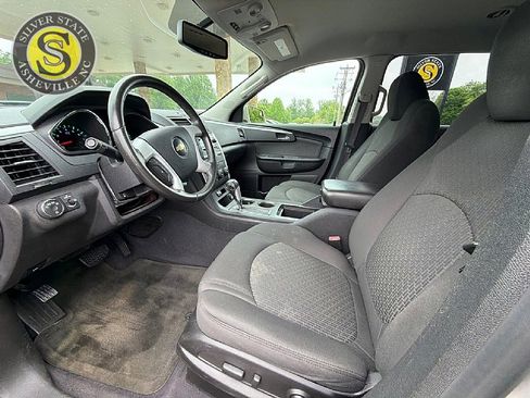 Used 2010 Chevrolet Traverse LT w/ Personal Connectivity Package FWD image 11