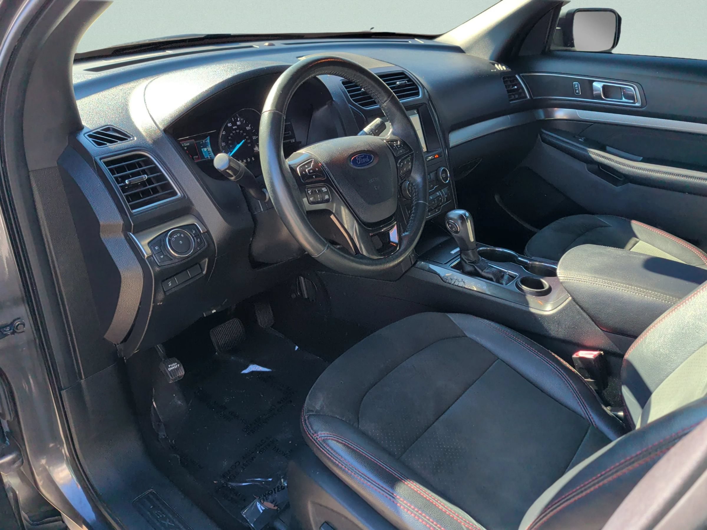 Used 2019 Ford Explorer XLT w/ Equipment Group 202A FWD image 14