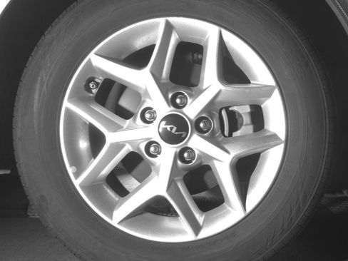 Used 2025 Kia Soul LX w/ LX Technology Package FWD image 16
