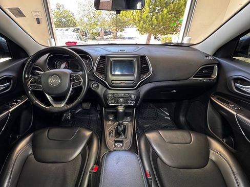 Used 2020 Jeep Cherokee Latitude Plus w/ Cold Weather Group AWD/4WD image 16