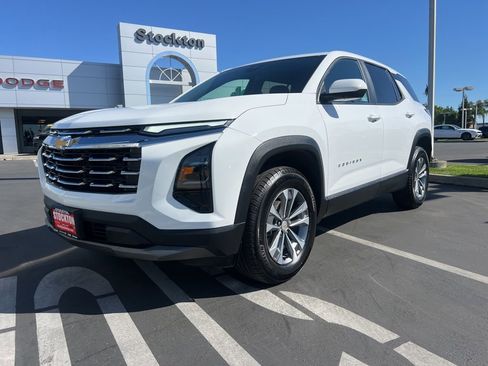 Used 2025 Chevrolet Equinox LT image 3