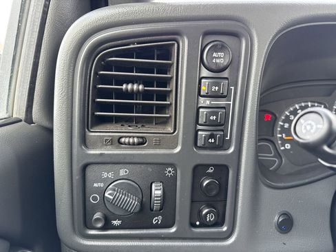 Used 2004 Chevrolet Silverado 1500 LS image 19