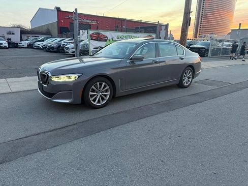 Used 2022 BMW 740i xDrive w/ Premium Package AWD/4WD image 1