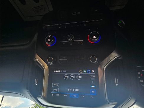 Used 2022 Chevrolet Silverado 2500 LT w/ Convenience Package image 18