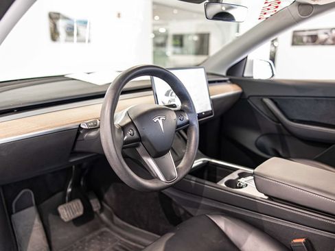 Used 2021 Tesla Model Y Long Range AWD/4WD image 21