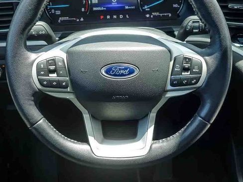 Used 2022 Ford Explorer XLT w/ Equipment Group 202A AWD/4WD image 18