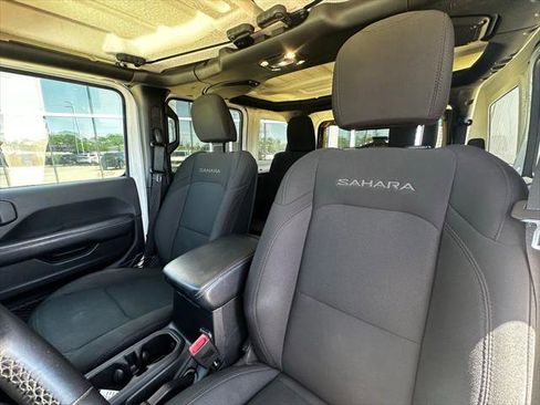 Used 2019 Jeep Wrangler Unlimited Sahara AWD/4WD image 15