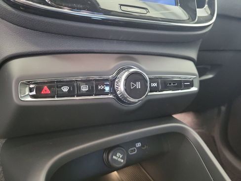 New 2026 Volvo XC40 B5 Core AWD/4WD image 30