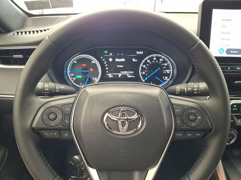 Used 2024 Toyota Venza Nightshade image 16