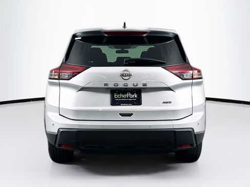 Used 2024 Nissan Rogue S AWD/4WD image 7