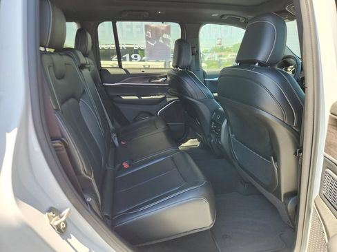 Used 2024 Jeep Grand Cherokee Limited w/ Luxury Tech Group II AWD/4WD image 12