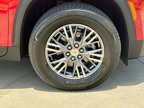 Used 2025 Chevrolet Traverse LT image 10