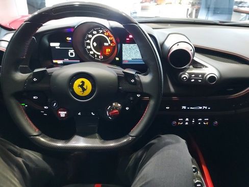 Used 2021 Ferrari F8 Tributo image 22