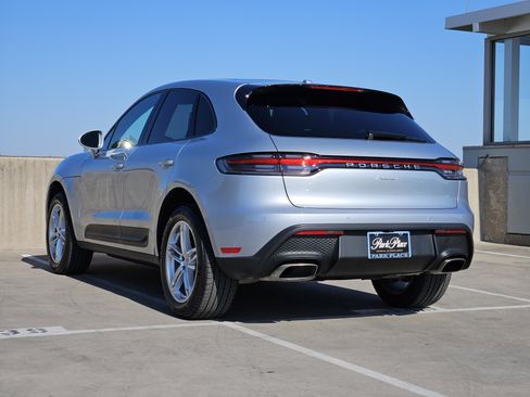 Certified 2025 Porsche Macan image 3