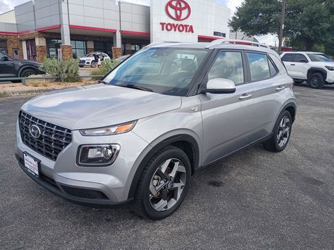 Used 2025 Hyundai Venue SEL FWD image 1