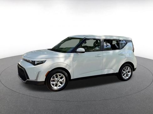 Used 2025 Kia Soul LX w/ LX Technology Package image 8