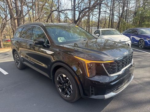 Used 2024 Kia Sorento S w/ Panoramic Sunroof Package image 1