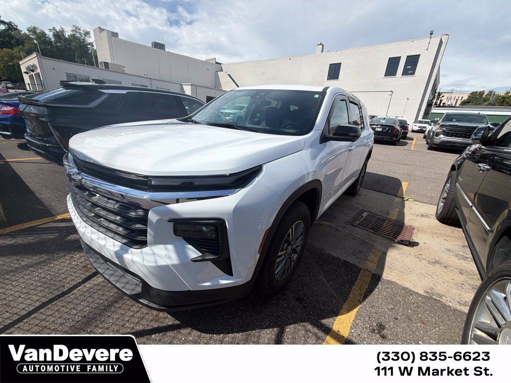 Used 2024 Chevrolet Traverse LS FWD image 1