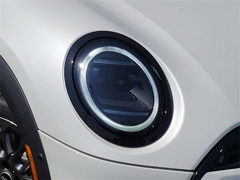 Used 2025 MINI Cooper 2-Door Hardtop image 9