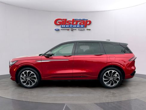 Used 2025 Lincoln Nautilus Reserve image 3