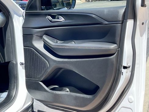 Used 2023 Jeep Grand Cherokee L Laredo image 39