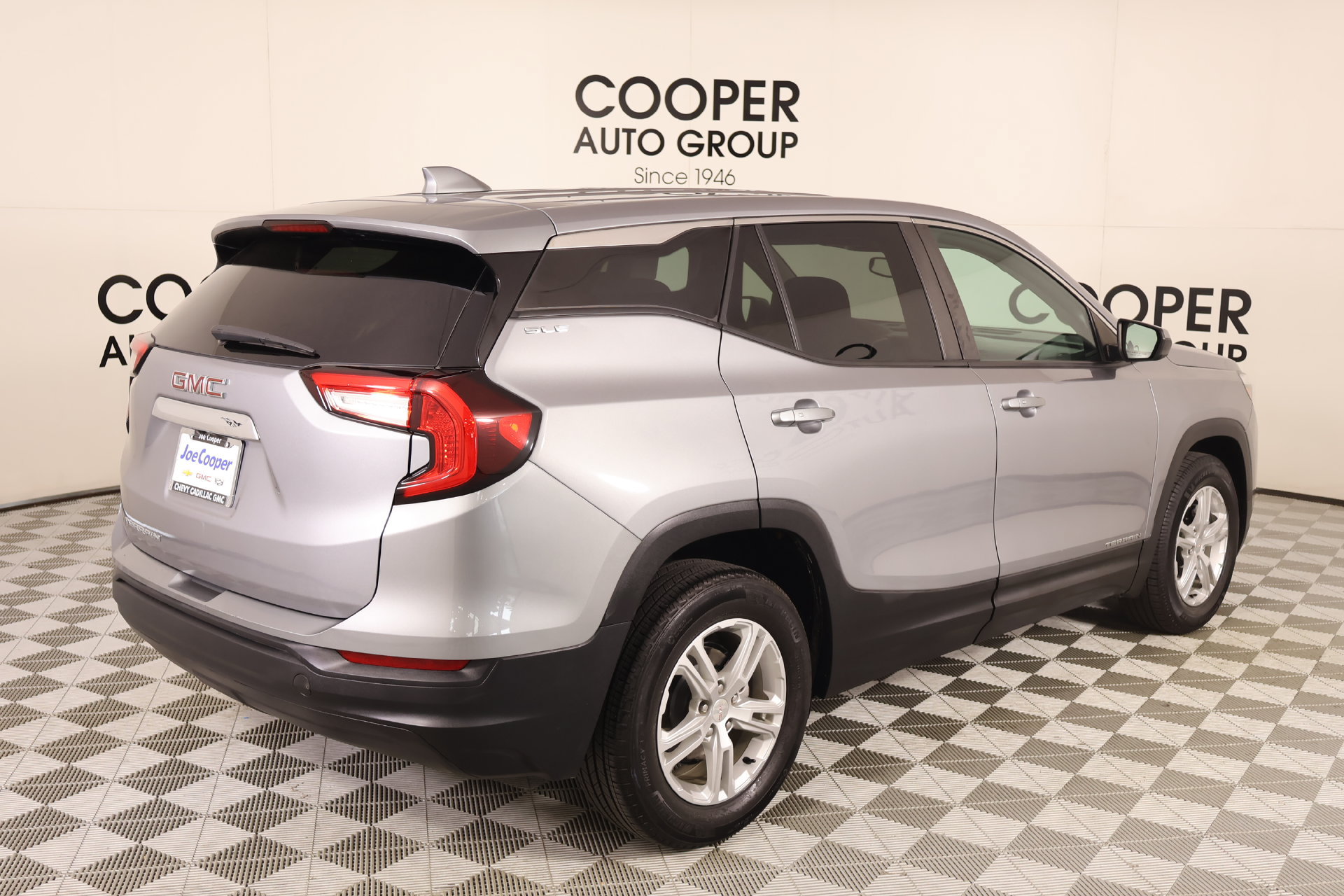 Used 2023 GMC Terrain SLE w/ LPO, Floor Liner Package FWD image 19