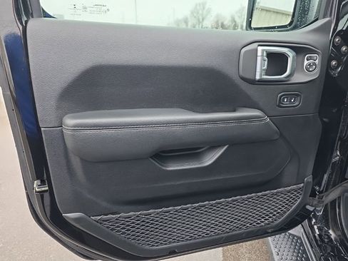 Used 2021 Jeep Wrangler Unlimited Sahara w/ Safety Group image 15