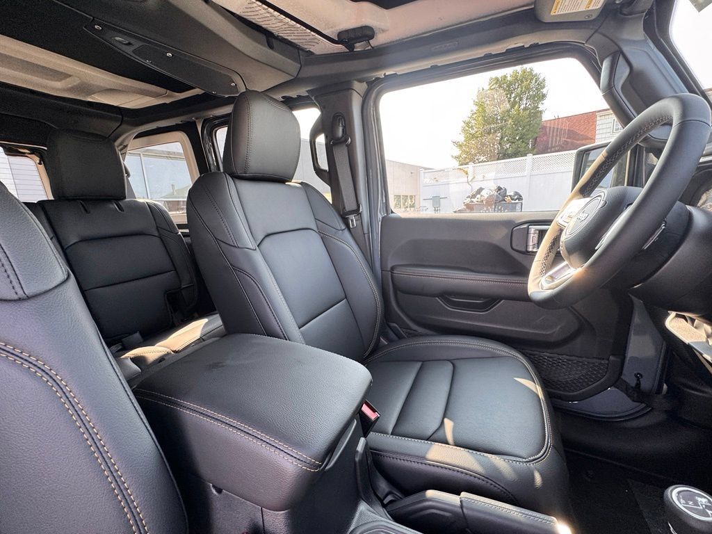 New 2026 Jeep Wrangler Unlimited Sahara w/ Safety Group AWD/4WD image 20