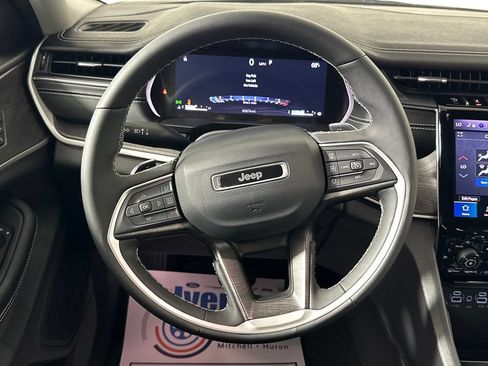Used 2023 Jeep Grand Cherokee L Limited AWD/4WD image 23