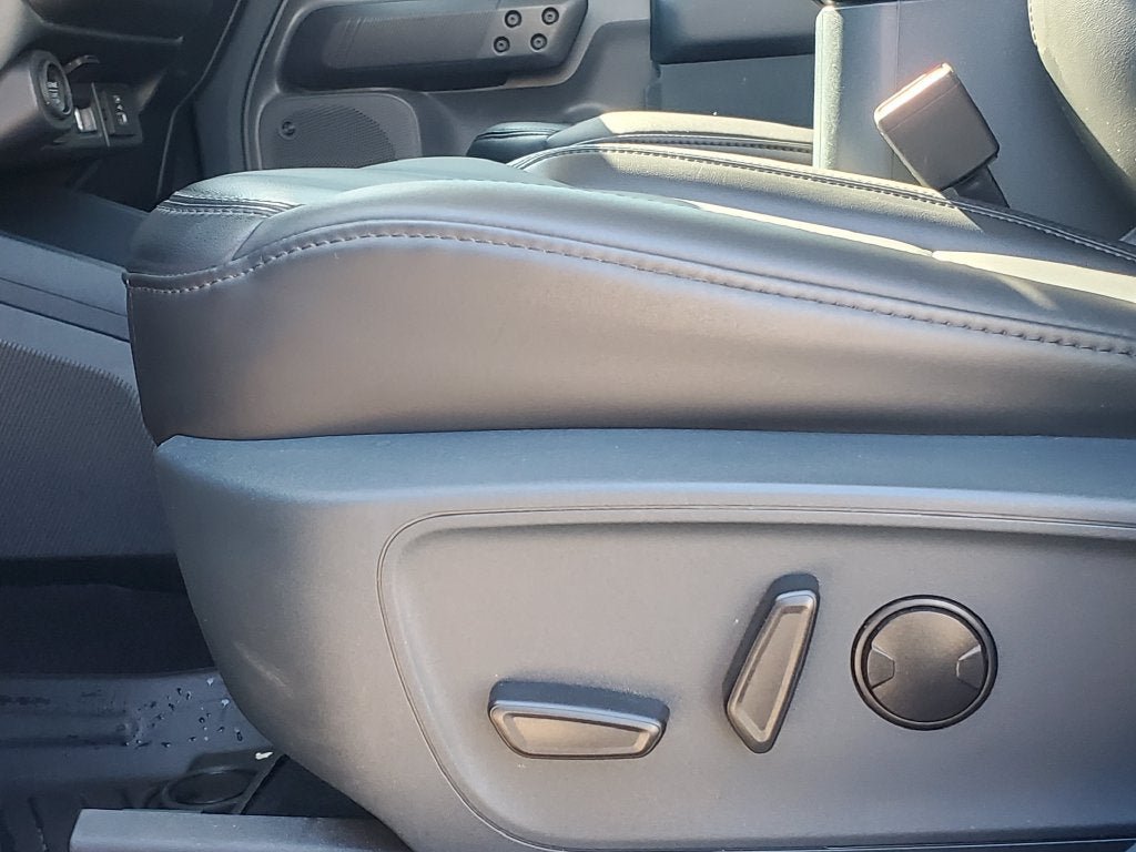 Used 2023 Ford Maverick Lariat w/ Lariat Luxury Package AWD/4WD image 6