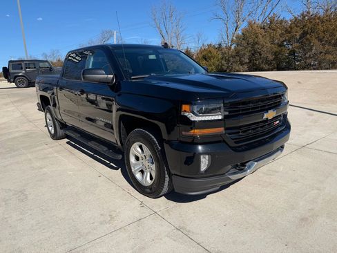 Used 2018 Chevrolet Silverado 1500 LT w/ All Star Edition AWD/4WD image 3