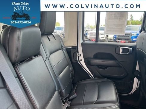 Used 2022 Jeep Wrangler Unlimited Sahara AWD/4WD image 26