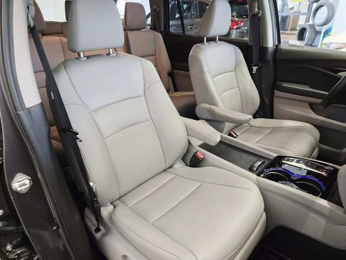 Used 2022 Honda Pilot Touring image 16