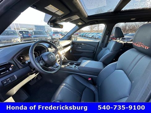 Certified 2025 Honda Pilot TrailSport image 19