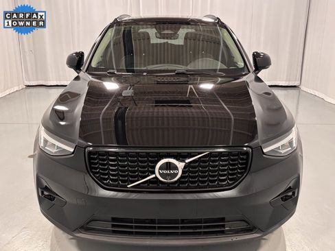 Certified 2025 Volvo XC40 B5 Plus image 3