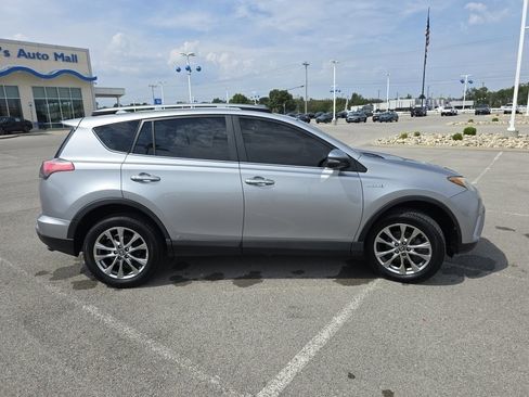 Used 2017 Toyota RAV4 Limited image 13