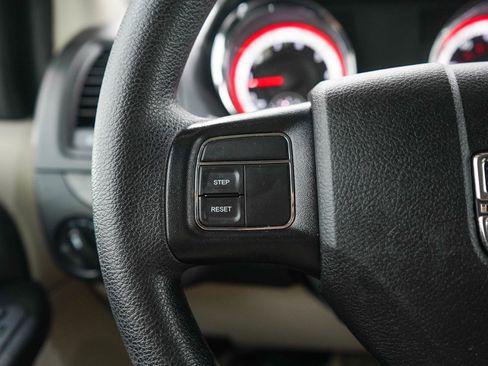 Used 2019 Dodge Grand Caravan SE FWD image 26