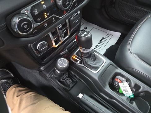 Used 2024 Jeep Wrangler Unlimited Sahara w/ Technology Group AWD/4WD image 68