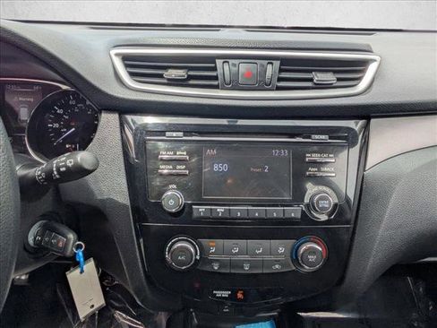 Used 2015 Nissan Rogue S AWD/4WD image 15