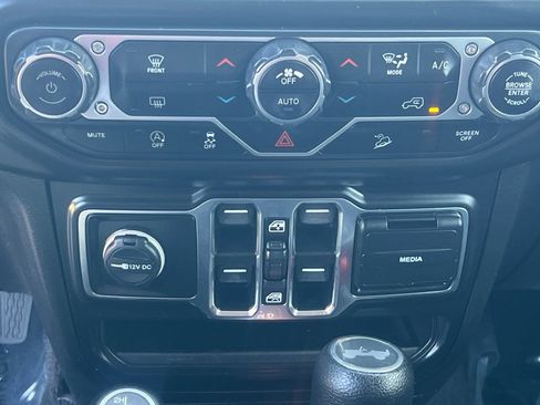 Used 2021 Jeep Wrangler Unlimited Sport image 23
