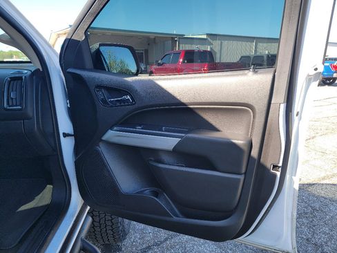 Used 2018 Chevrolet Colorado LT w/ LT Convenience Package image 32