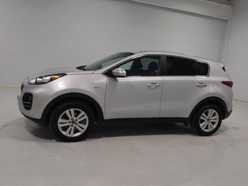 Used 2019 Kia Sportage LX image 2