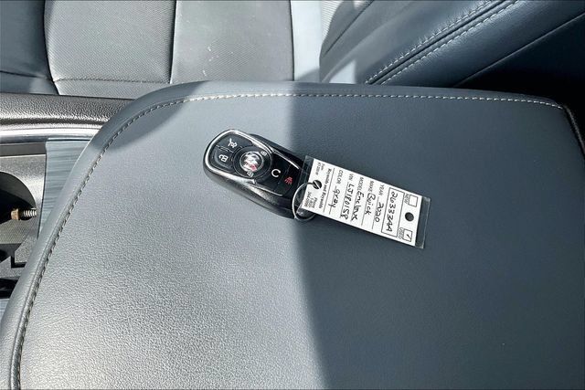 Used 2020 Buick Enclave Essence w/ Sound and Sites Package AWD/4WD image 9