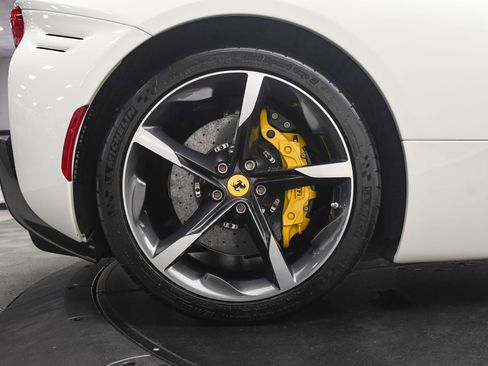 Used 2022 Ferrari SF90 Spider image 35