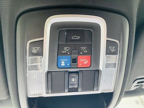 Used 2019 RAM 1500 Laramie image 37