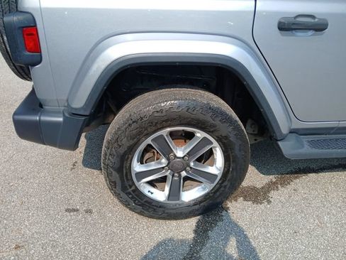 Used 2018 Jeep Wrangler Unlimited Sahara AWD/4WD image 11