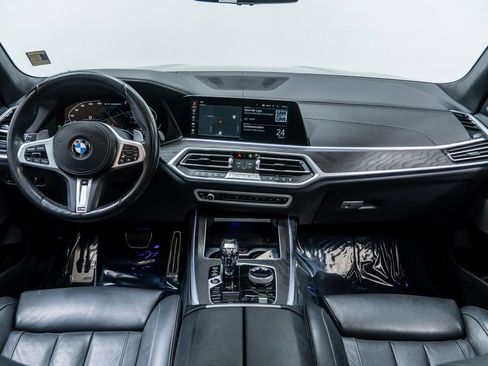 Used 2022 BMW X7 M50i w/ Executive Package image 25