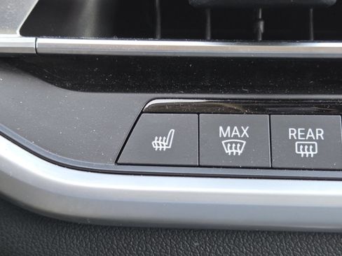 Used 2021 BMW X7 xDrive40i w/ Premium Package AWD/4WD image 8