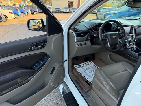 Used 2015 Chevrolet Suburban LT image 12